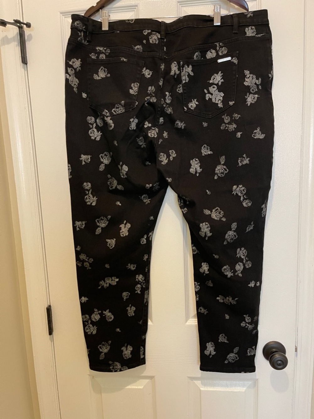 Michael Kors Izzy Black Floral Print Skinny Jeans - Picture 6 of 7